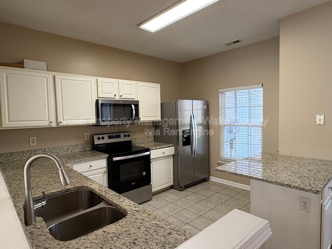 Photo - 504 Canyon Lake Cir