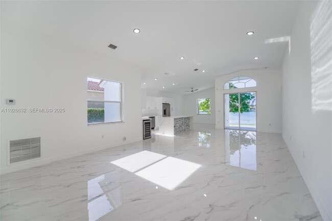 Building Photo - 5290 SW 134th Ave