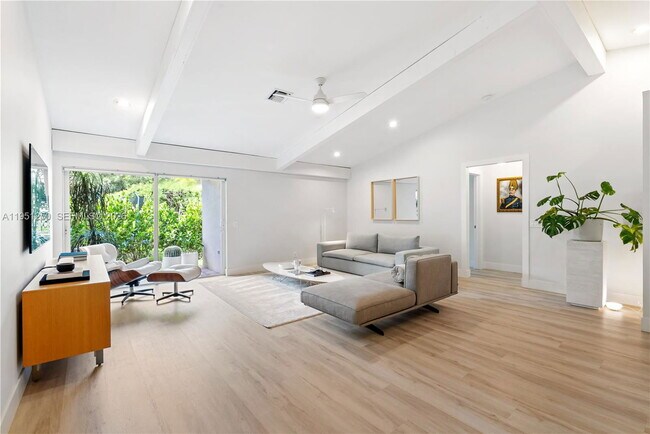 Photo - 2090 Borealis Way