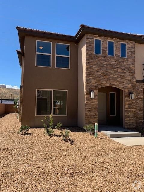 Building Photo - Desert Hills townhome in Little Valley Are...