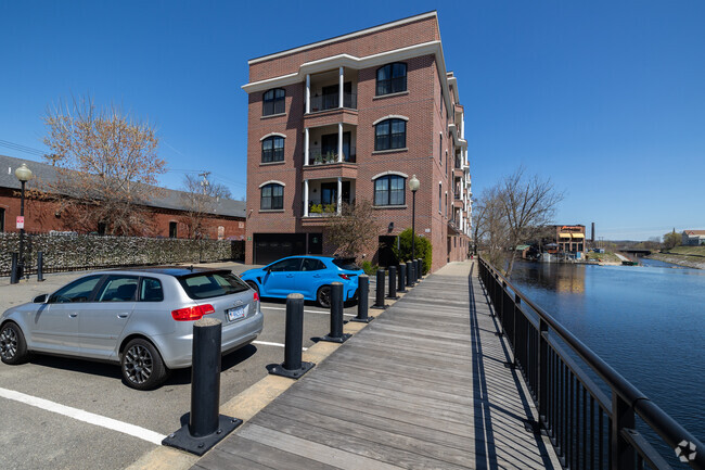 52 Main St Nashua, NH - Jackson Falls Condominiums