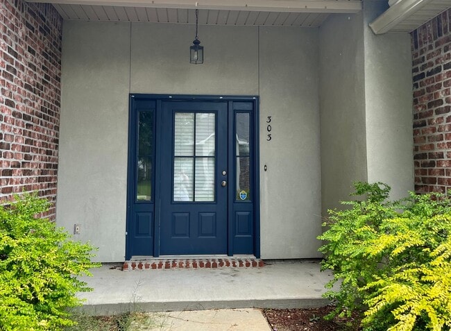 303 Briarhaven Dr