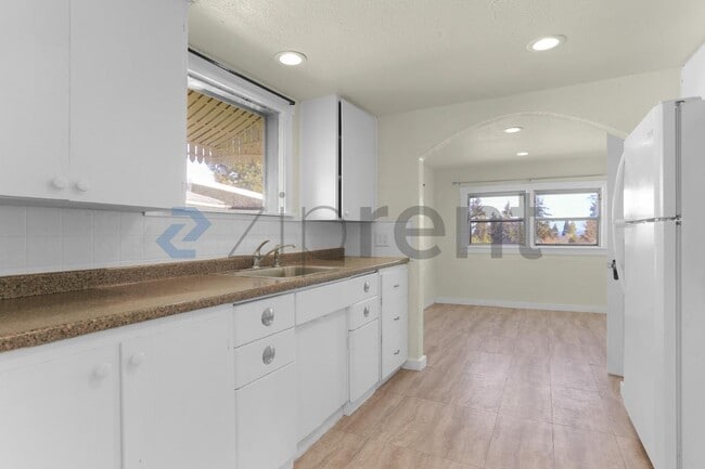 Photo - 5526 S Avon St