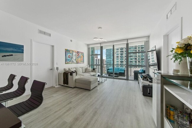 Photo - 3301 NE 1st Ave Unidad H1110