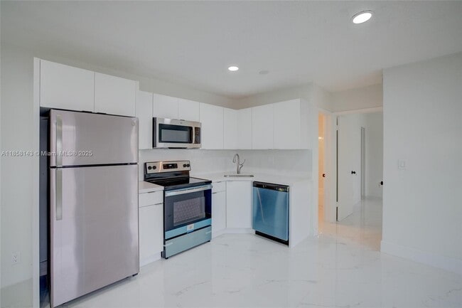 Building Photo - 1750 NE 56th Ct Unit 5 Rental