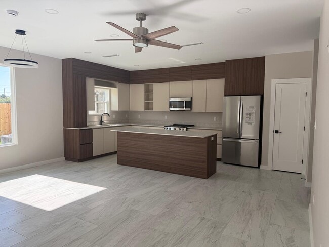 Photo - 2224 Corales St