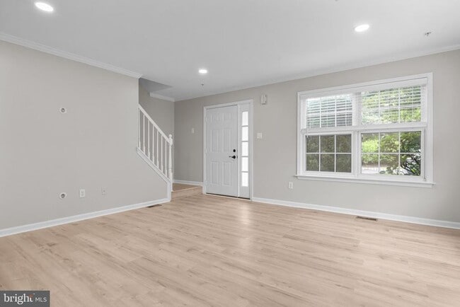 Photo - 115 Goldfinch Ct
