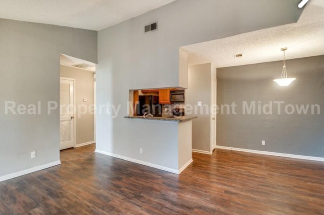 Building Photo - 1101 Calico Ln