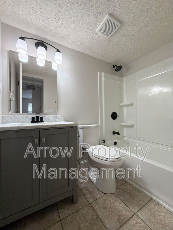 Photo - 1215 E St