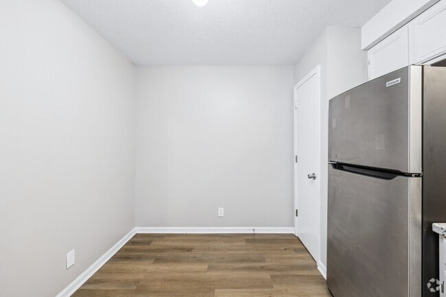 2BR, 1BR - 800SF - Dining - Liberty Homes Apartments