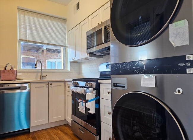 Photo - 2028 W 35th St Unit 3