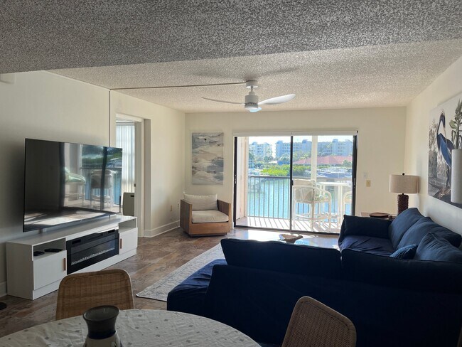 Photo - 7600 Sun Island Dr S Unidad 205