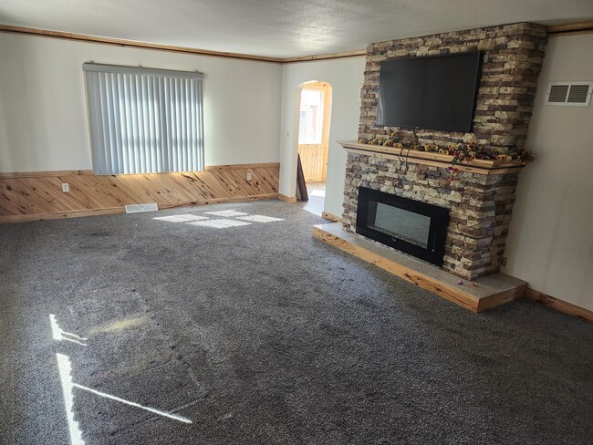 Photo - 301 W Butternut St