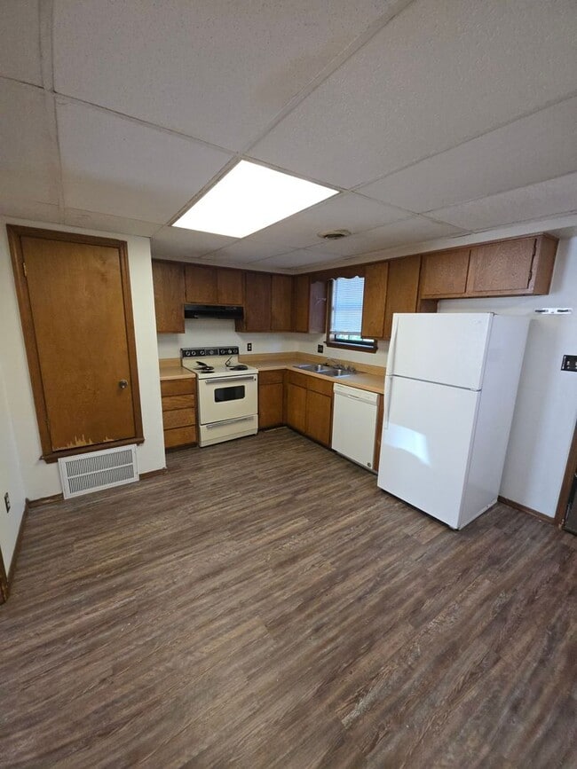 Photo - 602 W 6th St Unit E