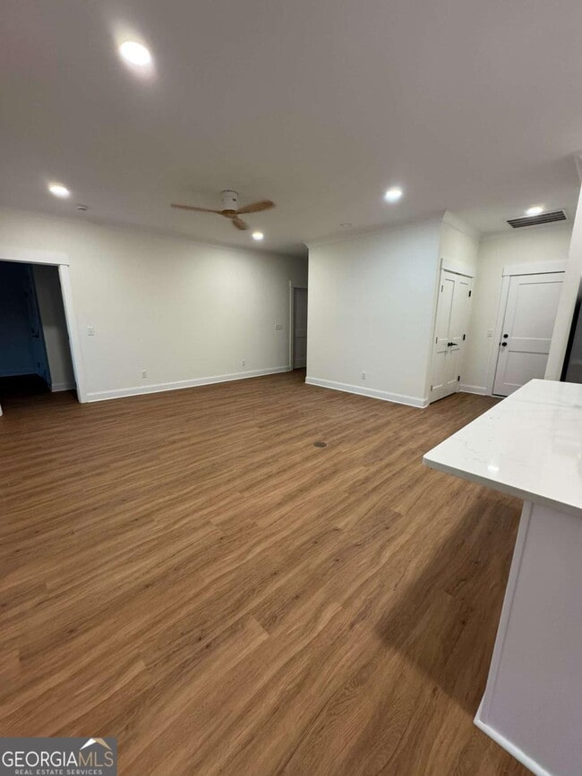 Photo - 115 Longpoint Dr