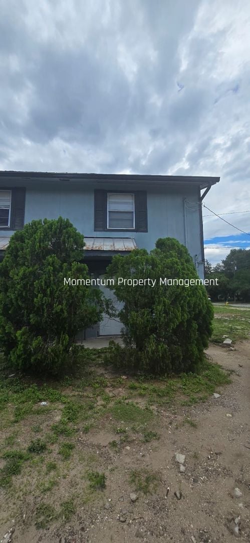 Building Photo - Available 2/1.5 Townhome in Tampa Apply for FREE This Holiday Season! Unit B