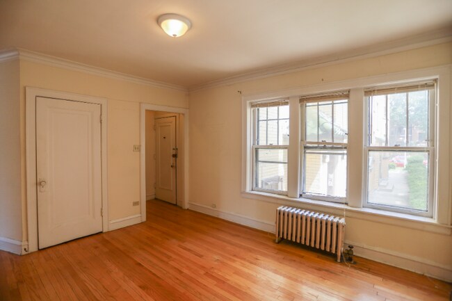 Photo - 4246 N Francisco Ave Unidad 1