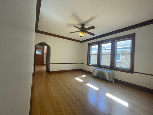 Dinig Room -Left - 5655 W Ainslie St Unit 1