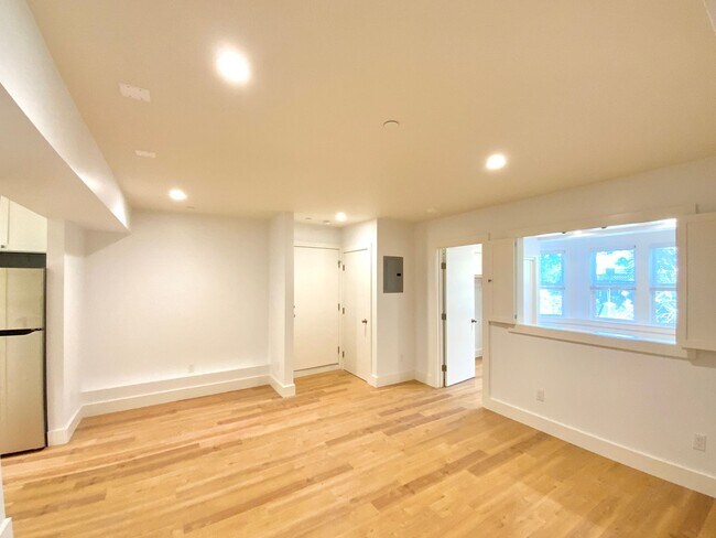 Photo - REMODELED 1BR in Haight! Yard Access. IN-UNIT LAUNDRY! DISHWASHER! Unit 1444C
