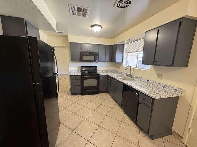 Photo - Maryvale 4 bedroom house with garage