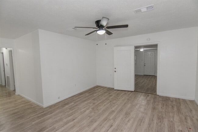 Photo - 2120 Godfrey St