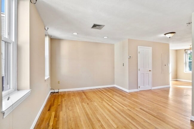 Photo - 33 Essex St Unit 2