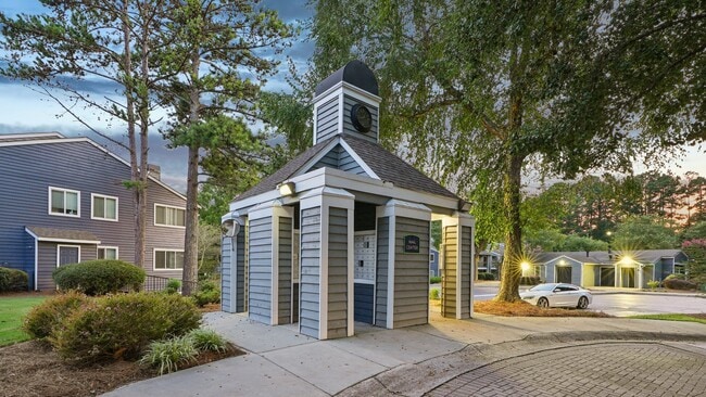 Crestmont Apartment Homes