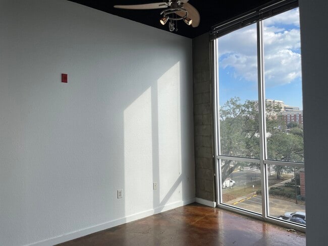 Building Photo - 420 N Adams St Unit 305 Rental