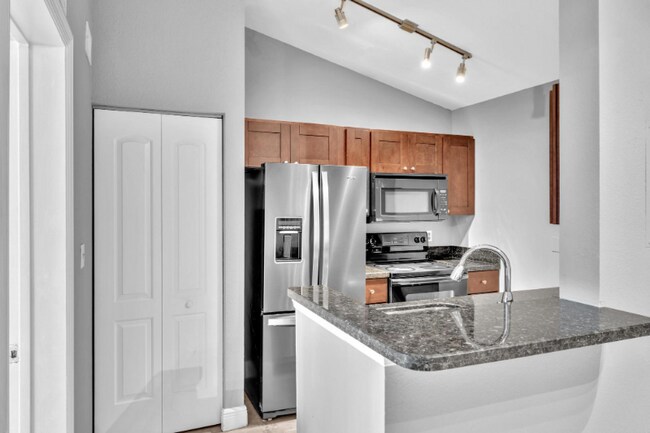 Building Photo - 2881 N Oakland Forest Dr Rental