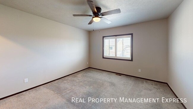 4500 E Whisper Ridge Pl