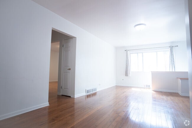 Building Photo - 2428 W Berwyn Ave Unit 1S Rental