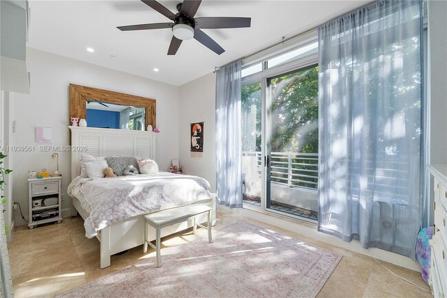 Photo - 3266 NE 15th St