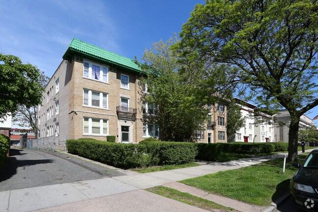 Photo - 131 Washington St