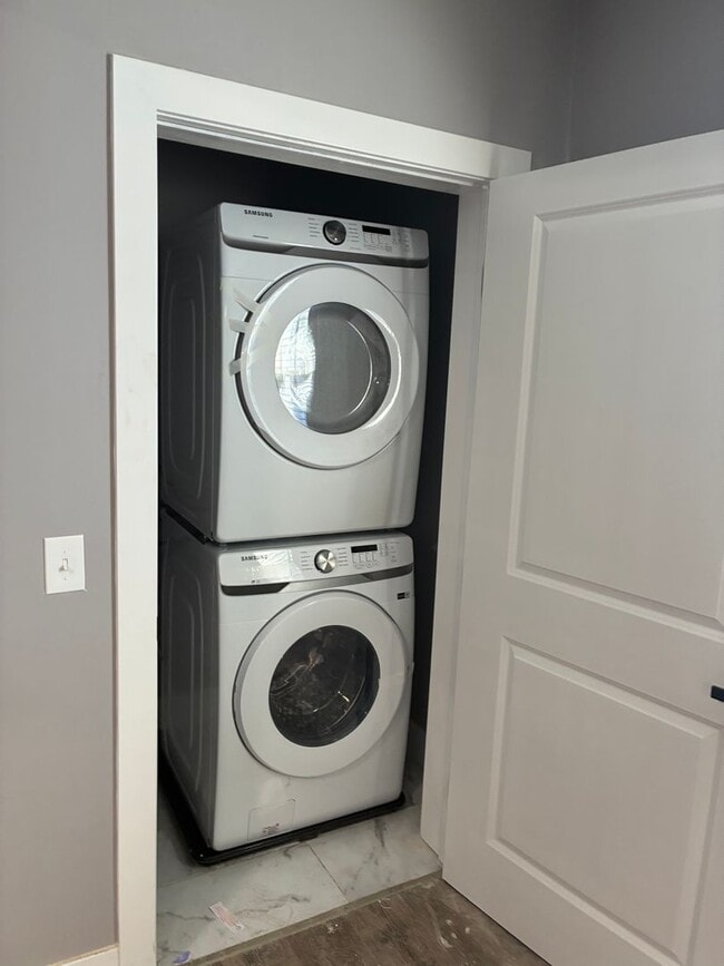 Photo - 352-354 Ermine Way Unit 354 Ermine