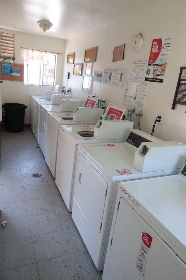 Photo - 10441 Knott Ave Unidad 1 Bedroom