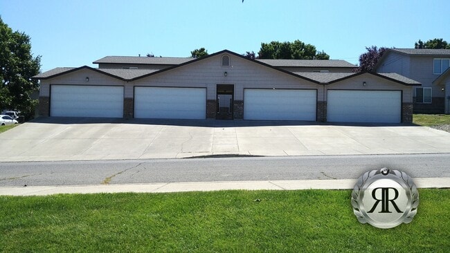 2 Bedroom, 1.5 Bath Townhouse Style Apartment - 2 Bedroom, 1.5 Bath Townhouse Style Apartment
