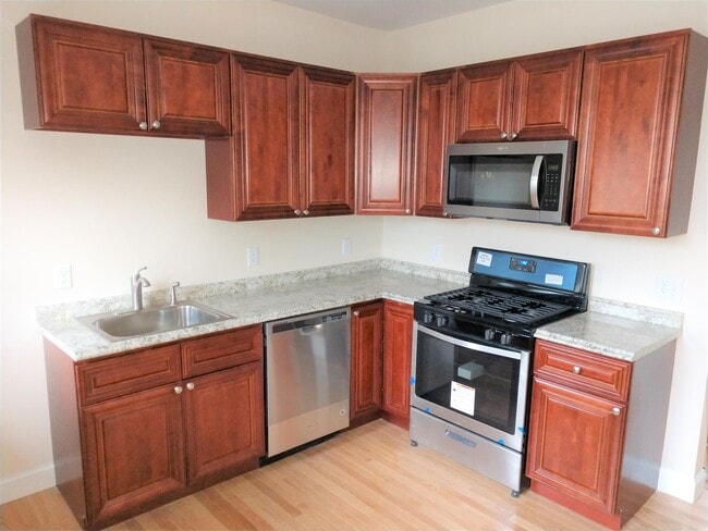 Building Photo - 274 Brookline St Unit 3L