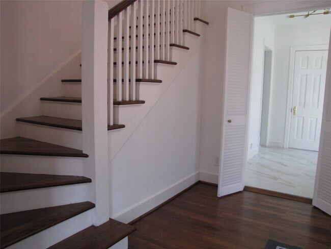 Photo - 1918 Canterbury St