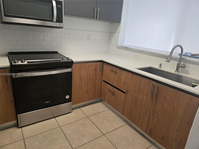 Photo - 1539 SE 27th St Unit 107