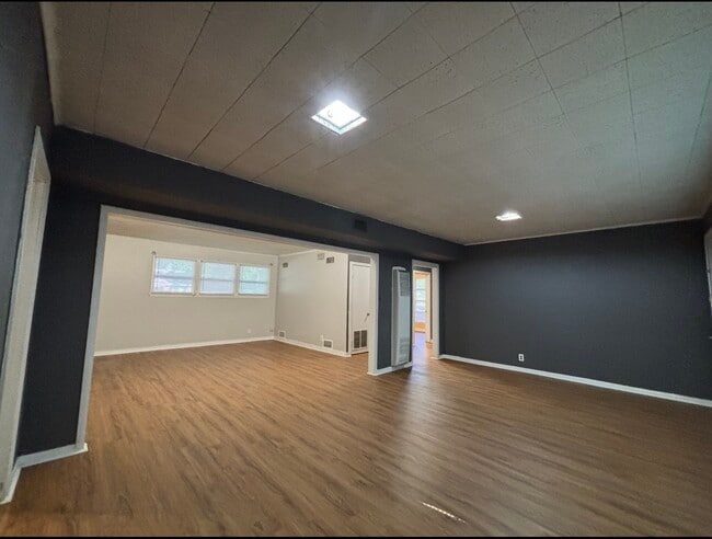 Building Photo - 1408 University Ave