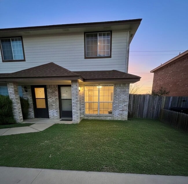 Building Photo - 3803 Woodrow Dr Unit D