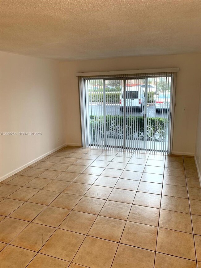 Building Photo - 3212 Coral Ridge Dr Unit 3212