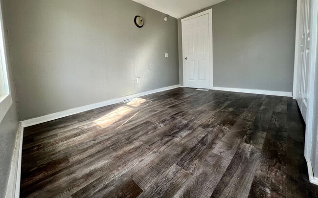 Building Photo - Gorgeous 5 bedroom home in Minneapolis!