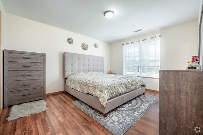 1BR, 1BA - 780SF - Bedroom