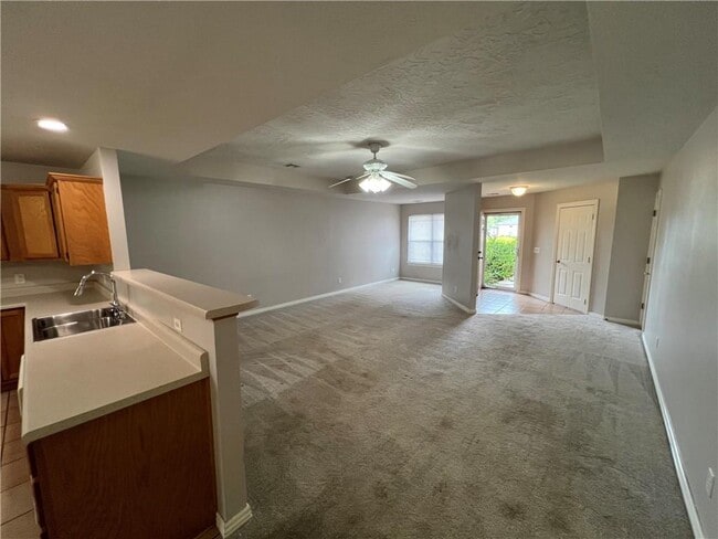 Photo - 211 Ravenwood Blvd