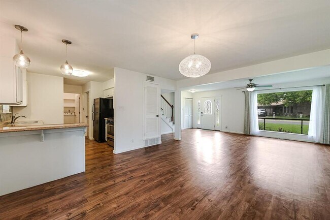 4904 Creekline Dr