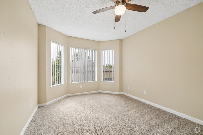2BR, 2BA - 900SF - Primary Bedroom