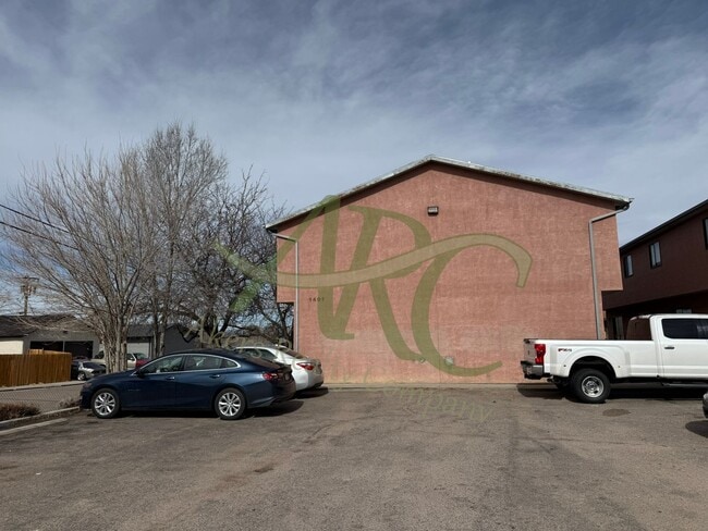 Building Photo - 1401 E 19th St Unit A