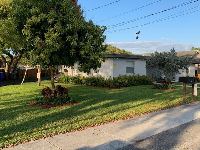 5819 Polk St Hollywood, FL 33021