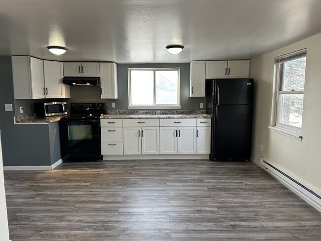 Photo - Enjoy an open floor plan in a prime locati... Unidad 2